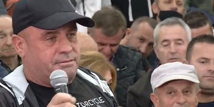 Demokrati nga Himara paralajmëron Berishën: Po nuk iku Luli, Rama do bëhet mbret dhe do ja lëjë Zahos