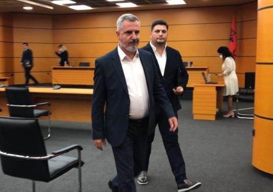 Prokurori shkarkohet për shtëpinë e “dhuruar” nga vjehrri