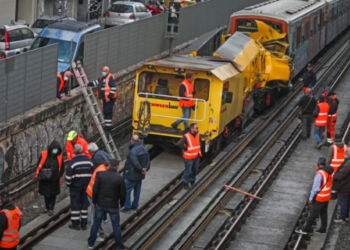 Aksident në Greqi, makineria përplaset me trenin, humb jetën një person (VIDEO)