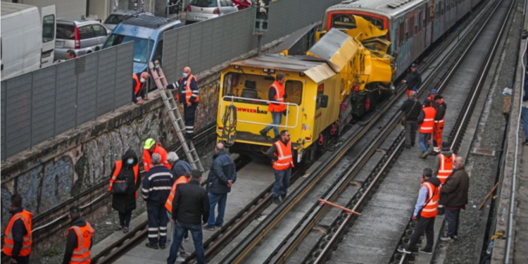 Aksident në Greqi, makineria përplaset me trenin, humb jetën një person (VIDEO)