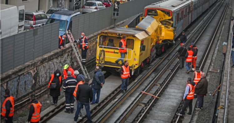Aksident në Greqi, makineria përplaset me trenin, humb jetën një person (VIDEO)