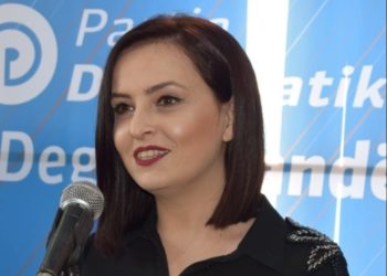 Mori pjesë në “Foltoren” e Berishës, përjashtohet sekretarja e degës së PD Sarandë: Zgjodha të mos jem servile
