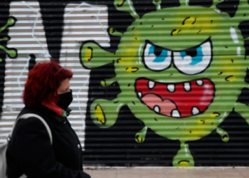 “Më e keqja s’ka ardhur ende”. Spitalet “full”, Greqia drejt rekordit të zi, 10 000 raste në ditë me Covid