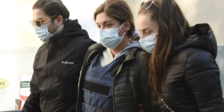 “Si u kthye kukulla në bishë”, rrëfehet shoqja e shqiptares që tronditi Athinën: Gjithçka ndryshoi kur humbi kujdestarinë e fëmijës atje, u çmend, fliste marrëzi…