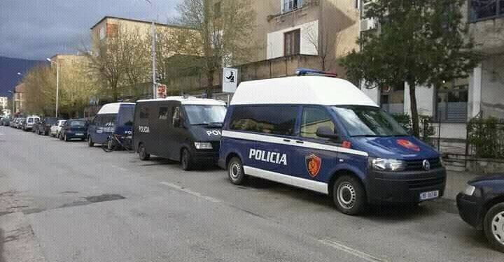 Njoftoi policinë duke pretenduar se i vodhën shtëpinë, arrestohet 42-vjeçari nga Tepelena