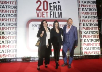 Vajza e Alban Dudushit rrëmben gjithë vëmendjen (dhe një shembull pozitiv për familjet e ndara)