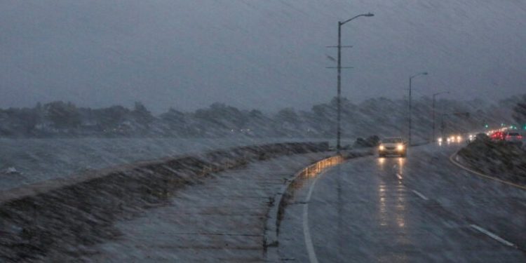 Dimri “mbërthen” rajonin, sot priten shtrëngata