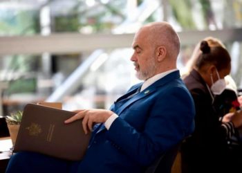 Edi Rama flet për gazetën greke: Nga miqësia me Erdogan, tek tensionet në Ballkan dhe konflikti për detin