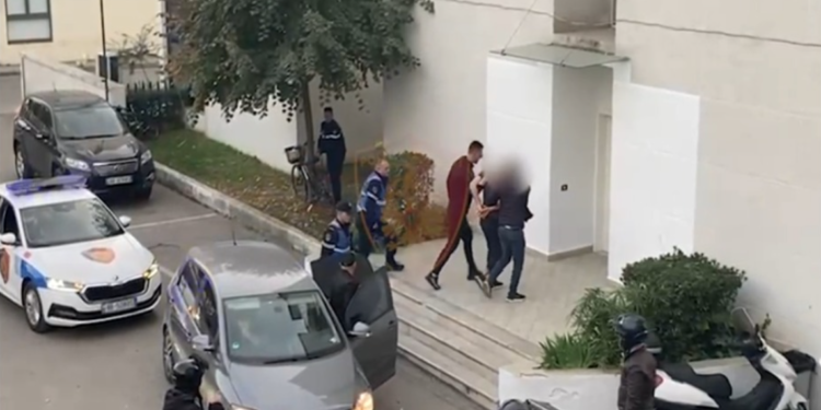 I dënuar nga Gjykata e Sarandës, kapet në Tiranë grabitësi i shumëkërkuar