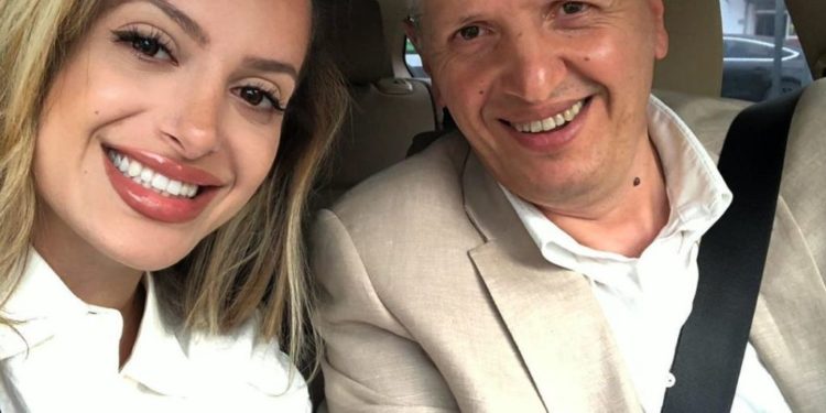 Merr fund në mënyrë të pazakontë martesa 25-vjeçare e Shpëtim Saraçit me Mira Konçin