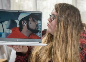 E pazakontë/ Çifti martohen me “Zoom”, pavarësisht se nuk janë takuar kurrë në jetën reale