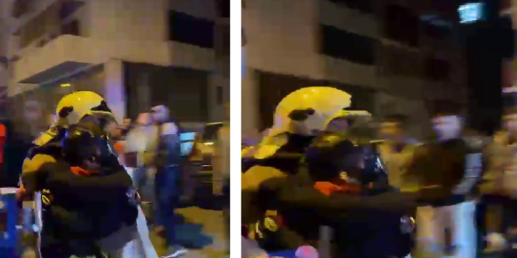 Pallati merr flakë, panik në Tiranë/ Shihni si i shpëtojnë zjarrfikësit fëmijët (VIDEO)