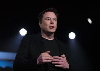 Elon Musk i përgjigjet zyrtarit të OKB: Nëse 6 mld dollarë do të zgjidhnin problemin e urisë, do t’i shisja aksionet e Teslas
