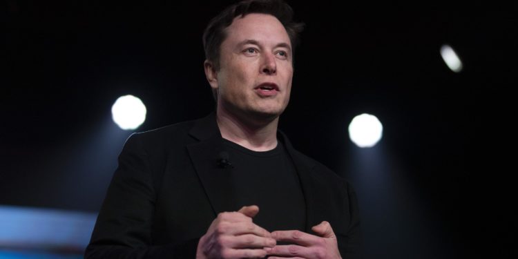 Elon Musk i përgjigjet zyrtarit të OKB: Nëse 6 mld dollarë do të zgjidhnin problemin e urisë, do t’i shisja aksionet e Teslas