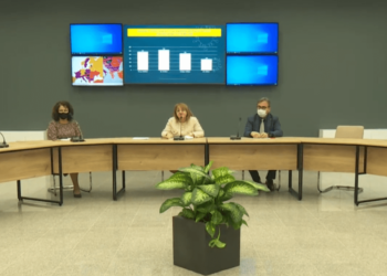 Vendoset vaksinim me detyrim për ata që punojnë në shtet, në supermarket apo në qendrat tregtare (Masat e reja)