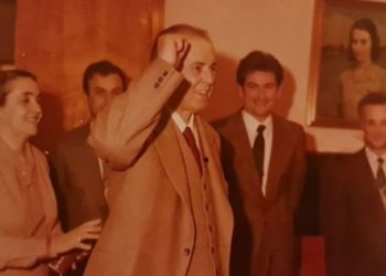 Berisha pranon foton me Enver Hoxhën: Ishim te ditëlindja e Lilianës, Enveri kaloi rastësisht aty. Nuk e kam takuar kurrë personalisht