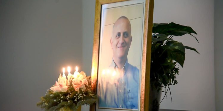 Ndërroi jetë nga Covid, mjeku Drini Dobi vlerësohet me titullin “Qytetar Nderi” i Gjirokastrës