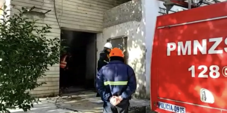 Gjirokastër/“18 shtatori” mbetet pa drita, përfshihet nga flakët kabina elektrike