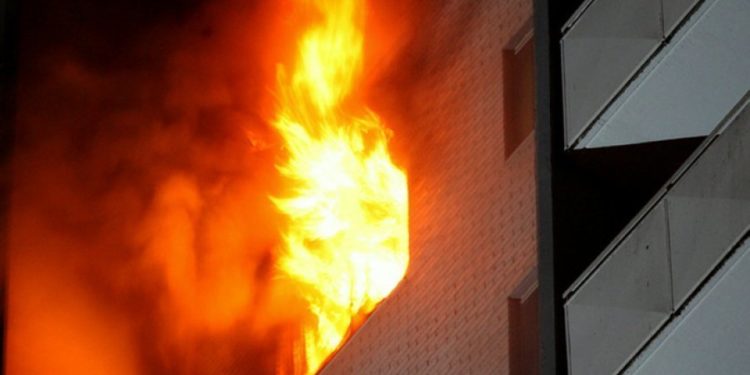 Zjarr në një apartament në Sarandë