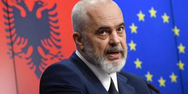 Rama thërret për darkë ministrat dhe ambasadorët në Elbasan