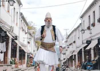 Mjeshtri i këngës gjirokastrite me një klip të ri, Arian Shehu siç nuk e keni dëgjuar kurrë më parë (VIDEO)
