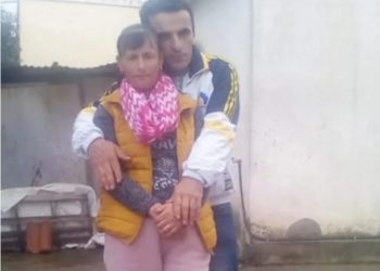 Krimi te familja shqiptare në Greqi/ Fëmijët në gjendje të rëndë psikologjike, nuk e dinë se babai u ka vrarë nënën