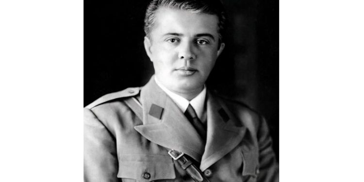 Libri i rrallë për jetën sekrete të Enver Hoxhës, zbulohet e dashura franceze me emrin Luiza dhe simpatia për djemtë muskulozë e biondë