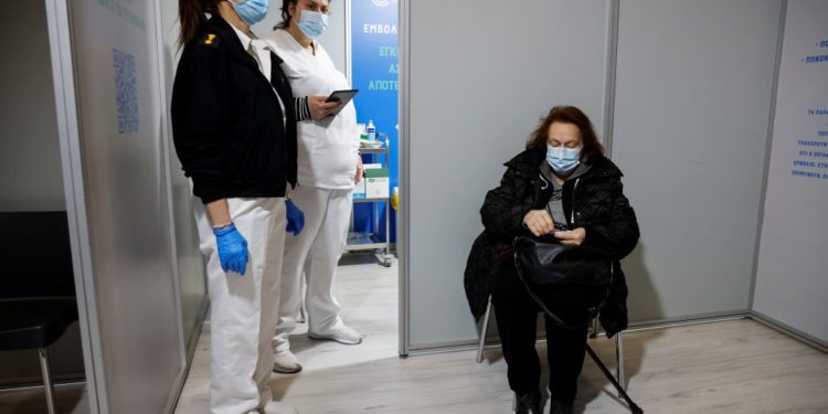 Gjashtë shenja/ Si të dalloni infektimin me Omicron nga ftohja