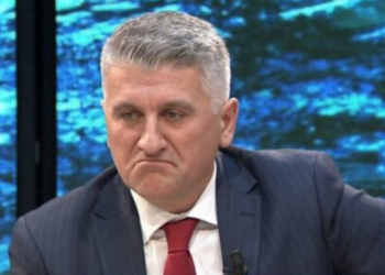 Agron Gjekmarkaj: Berisha ditën e parë pati 30 mbështetës, sot ka mijëra. S’e di nëse jemi ne apo ata shumica