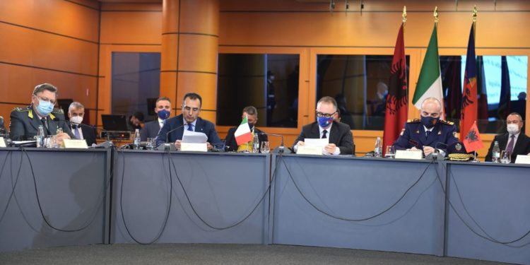 Konferenca në Shqipëri/ Guardia di Finanza: Zero sasi kanabisi e kapur në Itali