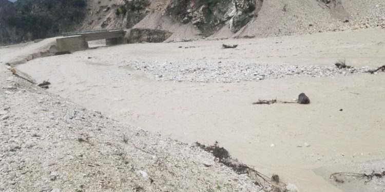 Moti i keq në Gjirokastër, kryetari i bashkisë bën thirrje: Orë të vështira, shmangni lëvizjet e panevojshme. Jemi në terren duke punuar (FOTO)