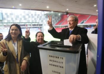 Berisha voton shkarkimin e Lulzim Bashës