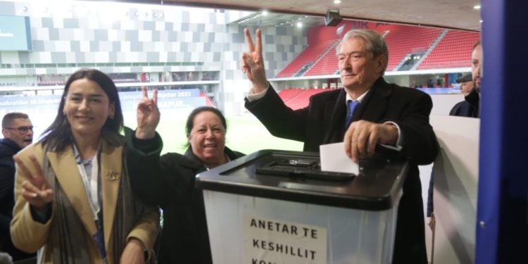 Berisha voton shkarkimin e Lulzim Bashës