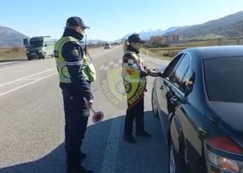 3 shoferë të arrestuar në Gjirokastër, 90 gjoba për parakalime të gabuara dhe mosvënien e rripit të sigurimit (VIDEO)
