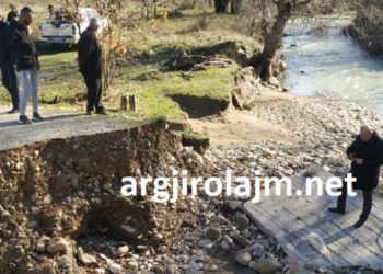 Moti i keq dëmtoi urën, të izoluar prej 4 ditësh banorët e një fshati në Këlcyrë (FOTO)
