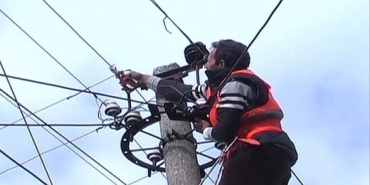 Aksidentohen punonjësit e OSHEE në Memaliaj, një në gjendje të rëndë