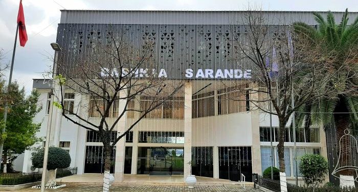 Në Bashkinë Sarandë një roje pylli ka rrogë më të lartë se juristët, inxhinierët, ekonomistët dhe arkitektët