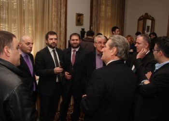 Publikohen edhe rrogat e gazetarëve në Shqipëri, ja kush janë më të paguarit