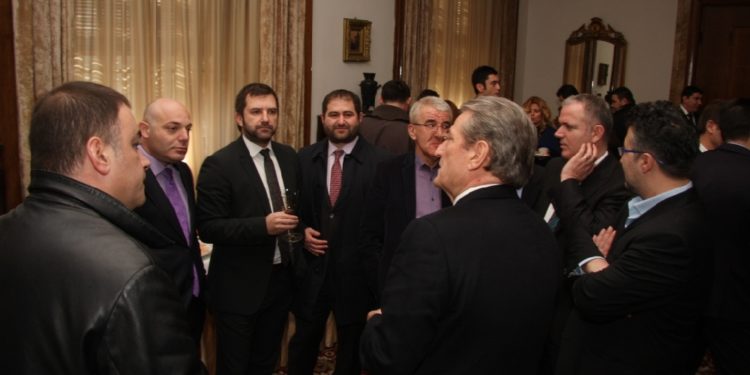 Publikohen edhe rrogat e gazetarëve në Shqipëri, ja kush janë më të paguarit