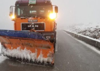 Dëborë dhe shi, ja si është gjendja e rrugëve në vend