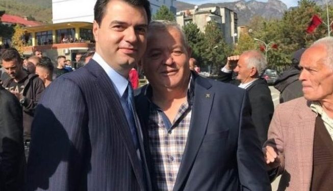 Dasho Aliko tallet me Bashën, e fton në Kuvendin e thirrur për ta shkarkuar nga kryetar i PD-së: Ruaj qetësinë, gjejë rrugën e duhur