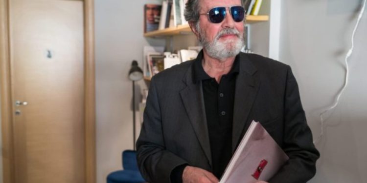 Djali i Enver Hoxhës zbulon bisedën për përgjimet: Dëgjonin dhe porositë e gruas si t’ja blejë të brendshmet