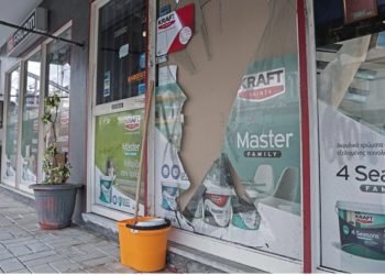 Tjetër krim trondit Greqinë/ Djali vret të dashurin e nënës, dyshonte se po i hante paratë