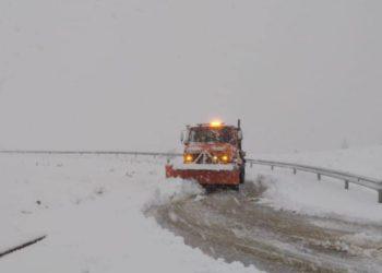 Akset e “pushtuara” nga dëbora, ARRSH thirrje shoferëve: Lëvizni me zinxhirë, ulni shpejtësinë