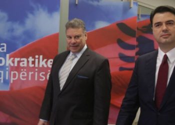 Amerikani i vendosi pikat mbi i, këta thonë duam Babën