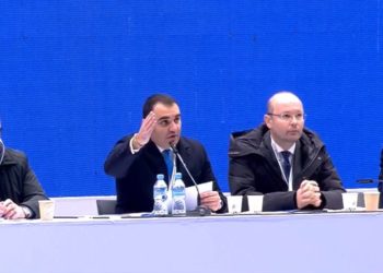 LAJMI FUNDIT/ Kuvendi shkarkon Lulzim Bashën, Gaz Bardhin dhe tre nënkryetarët e PD