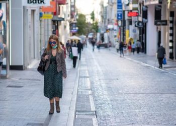 Çfarë po ndodh në Greqi, 75 të jetë të humbura brenda ditës, shifra rekord infektimesh nga Covid