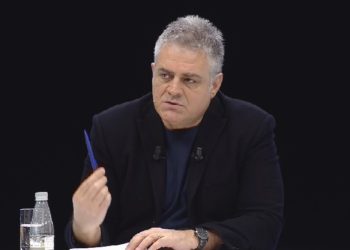 Dritan Hila: Berisha do t’i thyente këmbë e dhëmbë po t’i hynin në seli kështu, duhen ca të fortë se s’mbrohet PD me Gazin e Salianjin