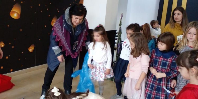 Festat/ Dhurata nga“Intermedica” për fëmijët e kopshtit Nr.1 në Sarandë