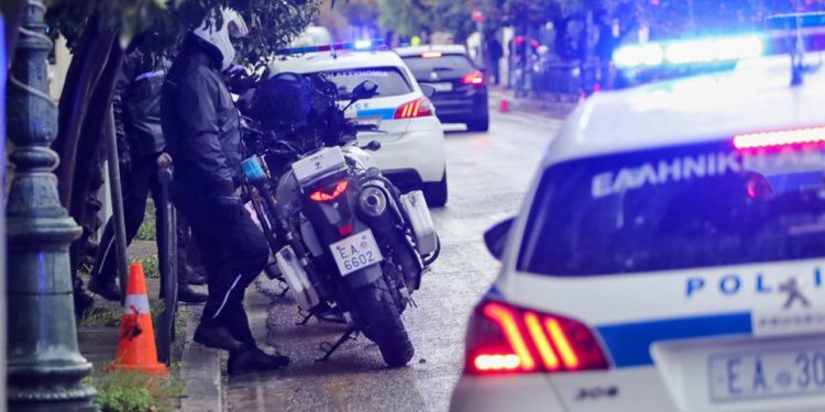 Ngjarje e rëndë në Greqi, shqiptari mbyt gruan pas sherrit për motive banale